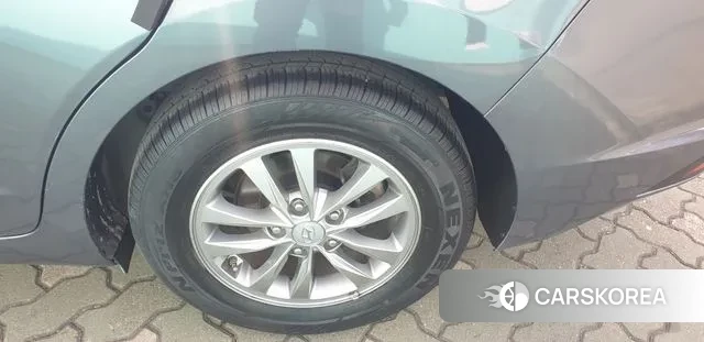 Hyundai The New Avante AD 2019 Серебристо-серый из Кореи, фото 5