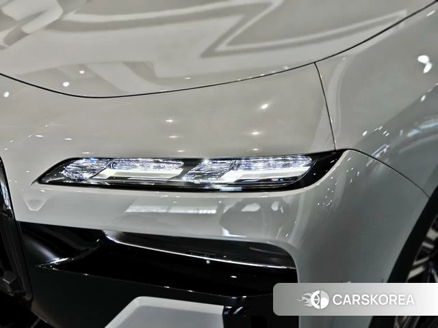 BMW 7 series 2023 Серебристо-серый из Китая, фото 5