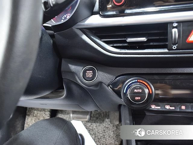 Kia The New K3 2nd generation 2021 Белый из Кореи, фото 5