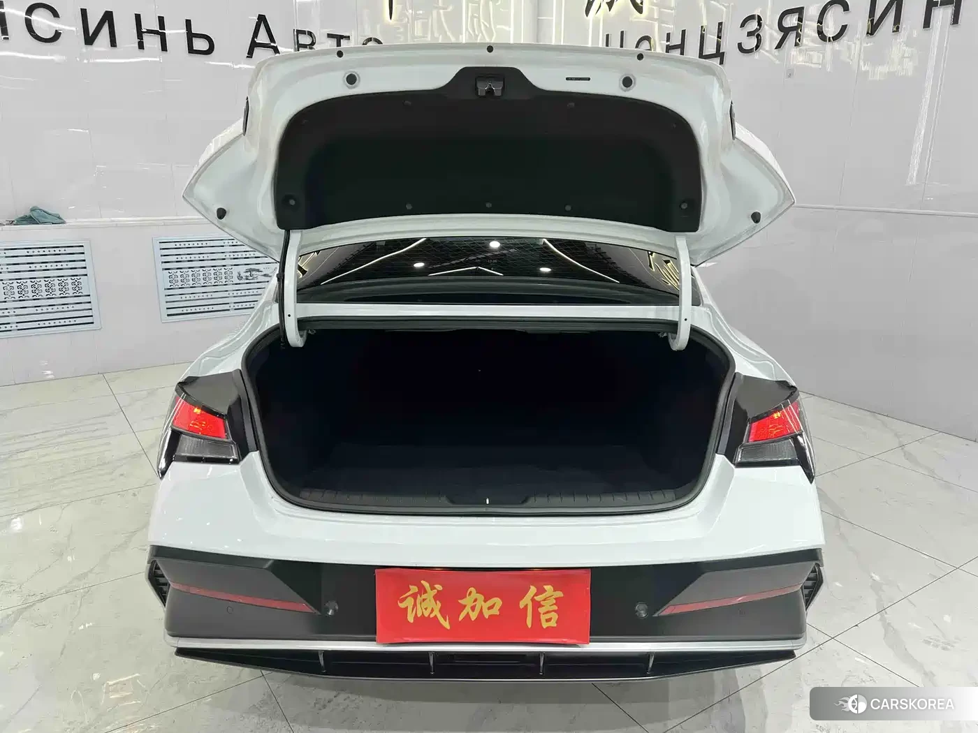 Hyundai Elantra 2024 Белый из Китая, фото 5