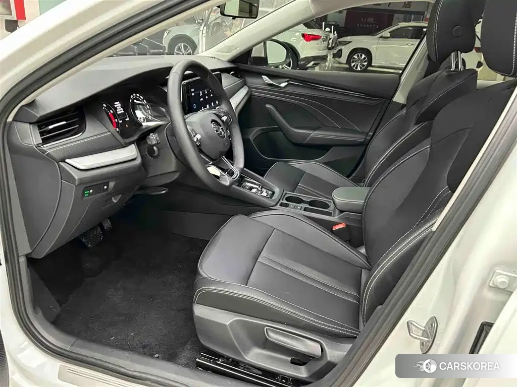 Skoda Octavia 2024 Белый из Китая, фото 5