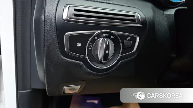 Mercedes-Benz C-Class W205 2019 Белый из Кореи, фото 5