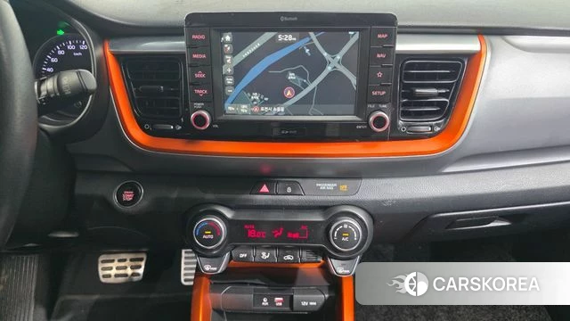 Kia Stonic 2018 Белый из Кореи, фото 5