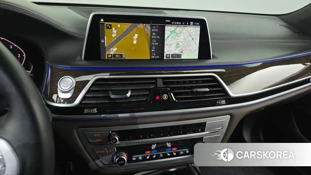 BMW 7 Series (G11) 2021 Серебристо-серый из Кореи, фото 5