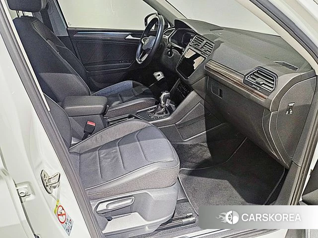 Volkswagen Tiguan Allspace 2022 Белый из Кореи, фото 5
