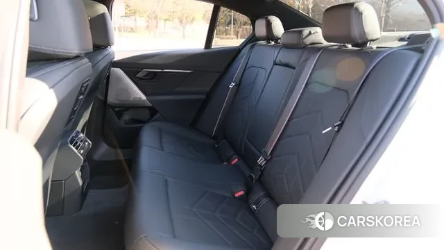 BMW 5 Series (G60) 2024 Белый из Кореи, фото 5