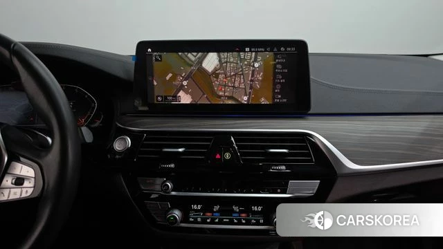 BMW 5 Series (G30) 2022 Белый из Кореи, фото 5