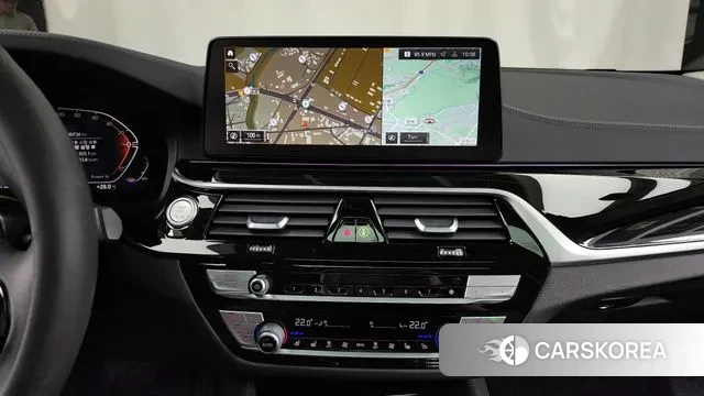 BMW 5 Series (G30) 2021 Белый из Кореи, фото 5