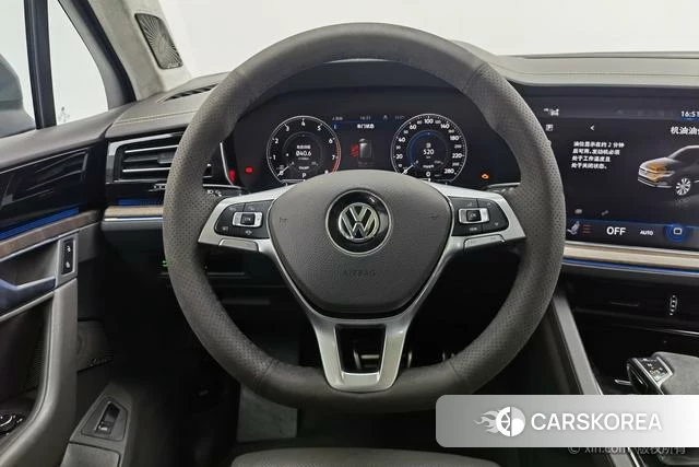 Volkswagen Touareg 2019 Темно-серый из Китая, фото 5