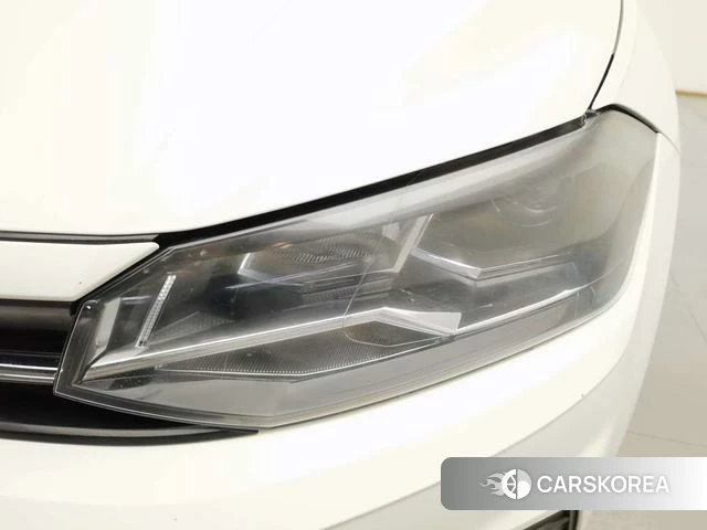 Volkswagen Polo 2022 Белый из Китая, фото 5
