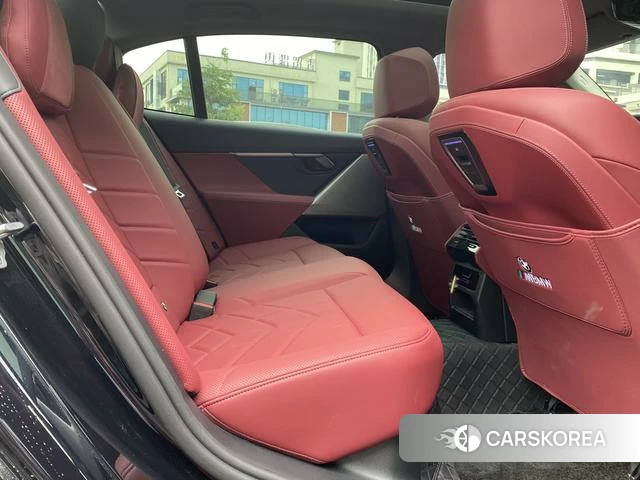 BMW 5 series 2025 Черный из Китая, фото 5