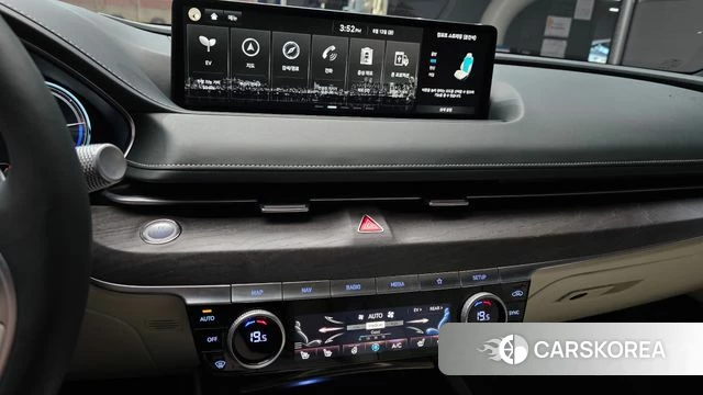 Genesis Electrified G80 (RG3) 2022 Белый из Кореи, фото 5