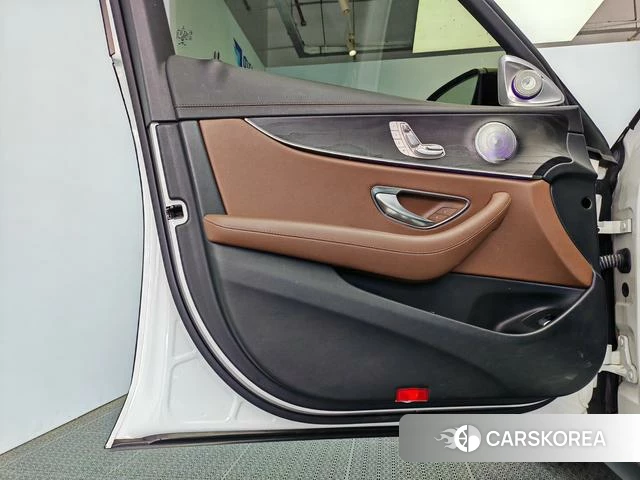 Mercedes-Benz E-class (imported) 2021 Черный из Китая, фото 5