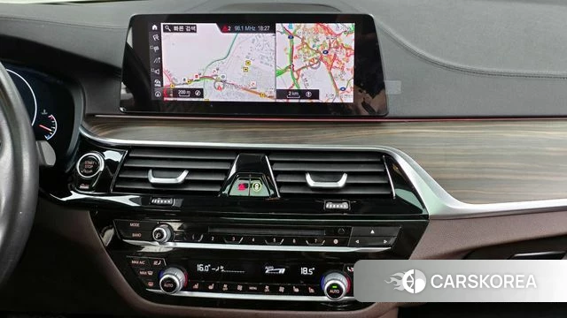BMW 5 Series (G30) 2019 Белый из Кореи, фото 5