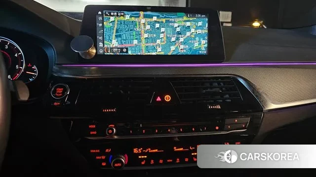 BMW 5 Series (G30) 2018 Белый из Кореи, фото 5