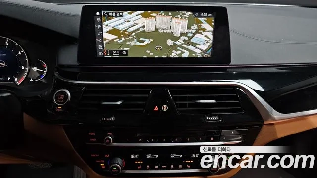 BMW 5 Series (G30) 2018 Белый из Кореи, фото 5