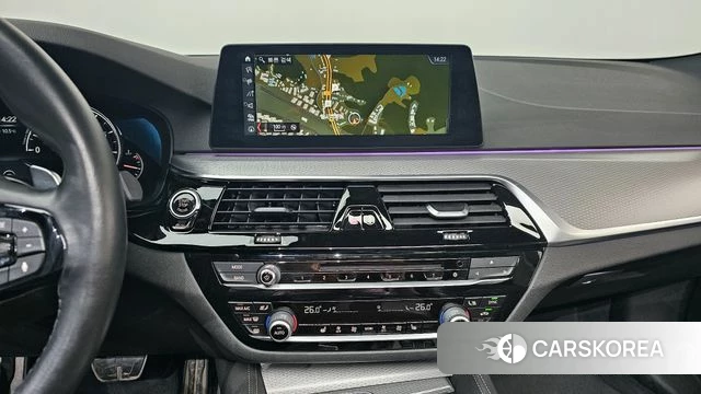 BMW 5 Series (G30) 2018 Белый из Кореи, фото 5