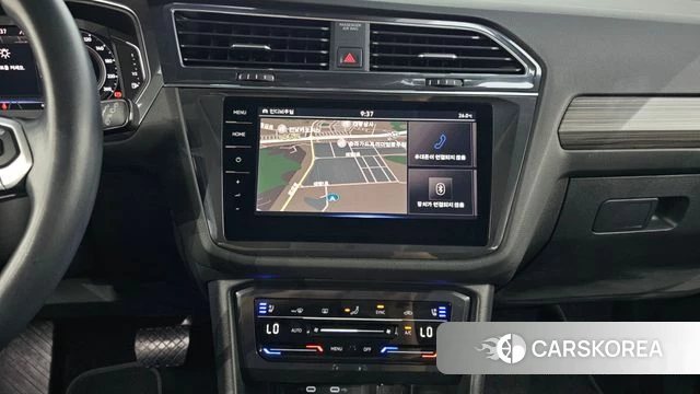 Volkswagen Tiguan Allspace 2023 Белый из Кореи, фото 5