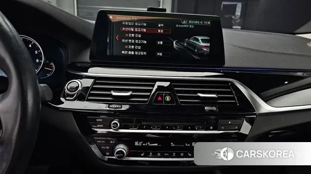 BMW 5 Series (G30) 2018 Белый из Кореи, фото 5