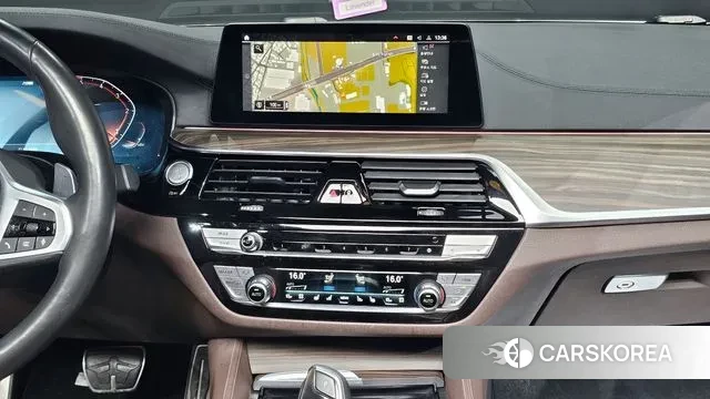 BMW 5 Series (G30) 2019 Белый из Кореи, фото 5