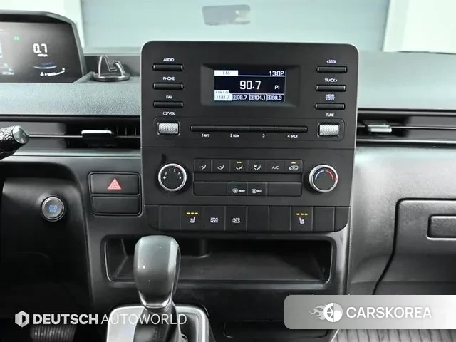 Hyundai Staria 2022 Белый из Кореи, фото 5