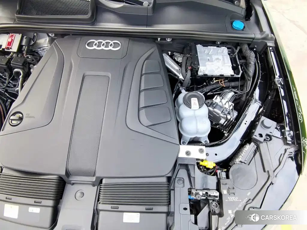 Audi Q7 2023 Черный из Китая, фото 5