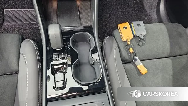 Volvo XC40 2024 Черный из Кореи, фото 5