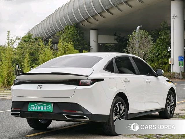 Chang'an Yidong PHEV 2025 Белый из Китая, фото 5