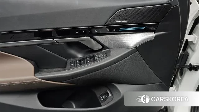 BMW 5 Series (G60) 2023 Белый из Кореи, фото 5