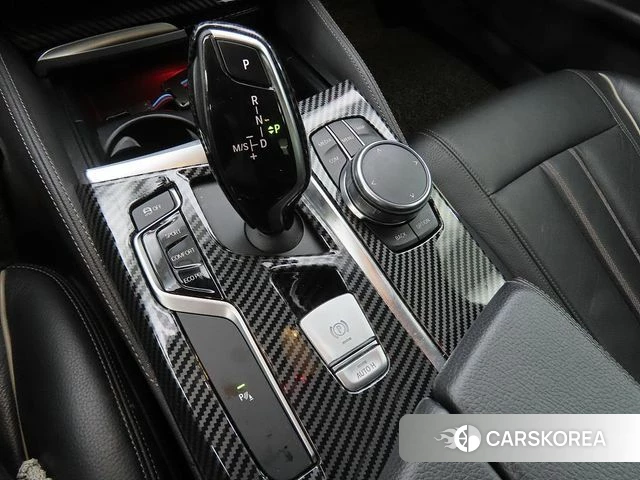 BMW 5 Series (G30) 2018 Белый из Кореи, фото 5
