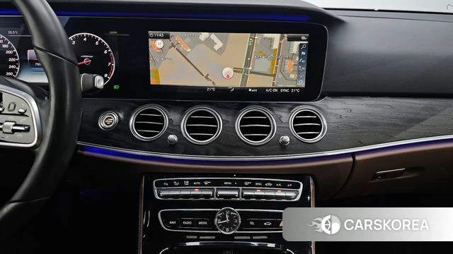 Mercedes-Benz E-Class W213 2018 Белый из Кореи, фото 5