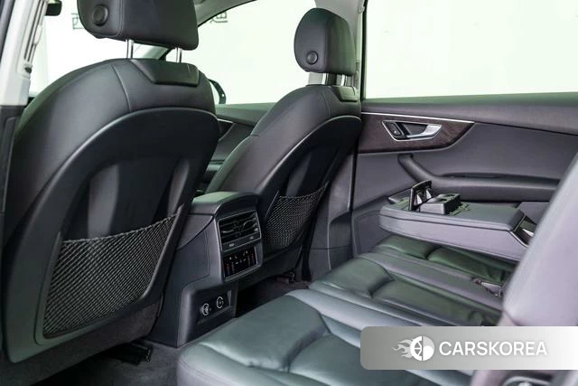 Audi Q7 2020 Черный из Китая, фото 5