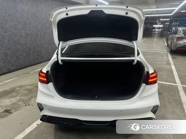 Kia The New K3 2nd generation 2021 Белый из Кореи, фото 5