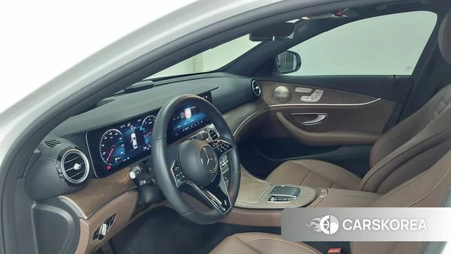 Mercedes-Benz E-Class W213 2022 Белый из Кореи, фото 5