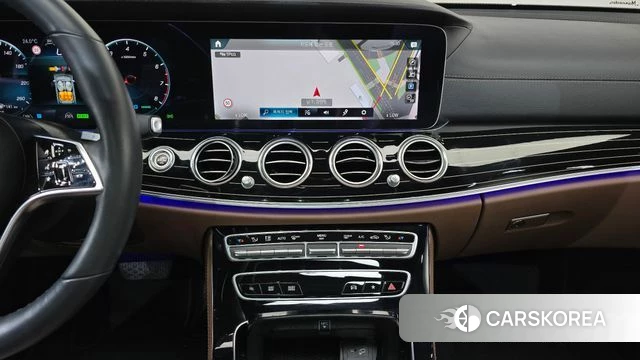 Mercedes-Benz E-Class W213 2022 Белый из Кореи, фото 5