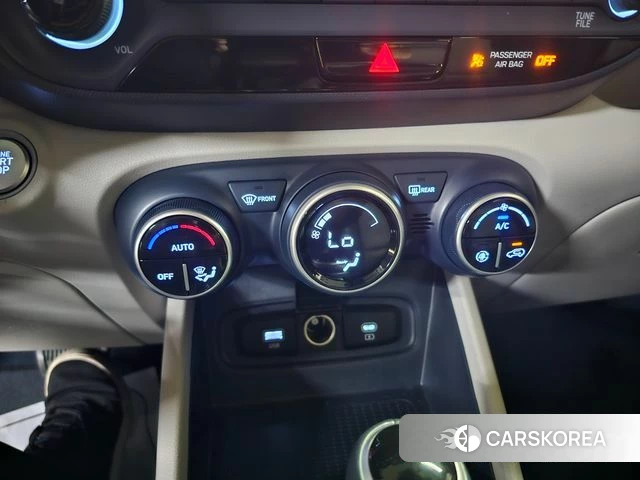 Hyundai Venue 2024 Серебристо-серый из Кореи, фото 5