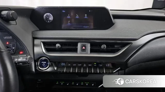 Lexus UX300e 2022 Белый из Кореи, фото 5