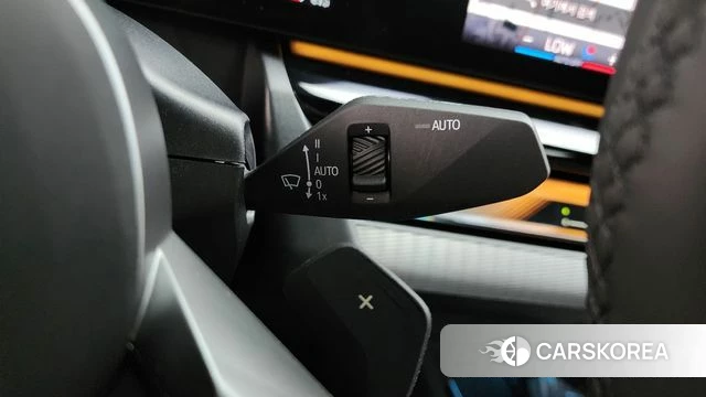 BMW 5 Series (G60) 2025 Светло-серебряный цвет из Кореи, фото 5