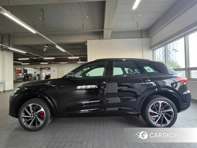 Audi Q5 (80A) 2025 Черный из Кореи, фото 5