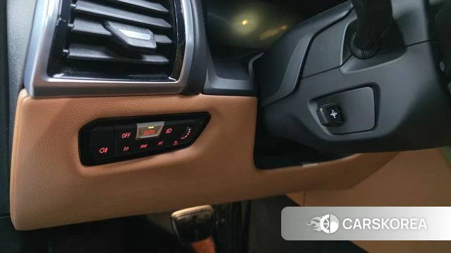 BMW 8 Series (G15) 2020 Небесно-голубой из Кореи, фото 5
