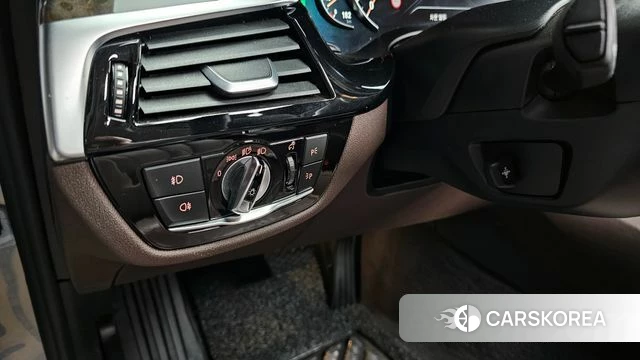 BMW 5 Series (G30) 2018 Серый из Кореи, фото 5