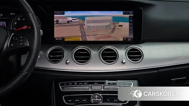 Mercedes-Benz E-Class W213 2018 Белый из Кореи, фото 5