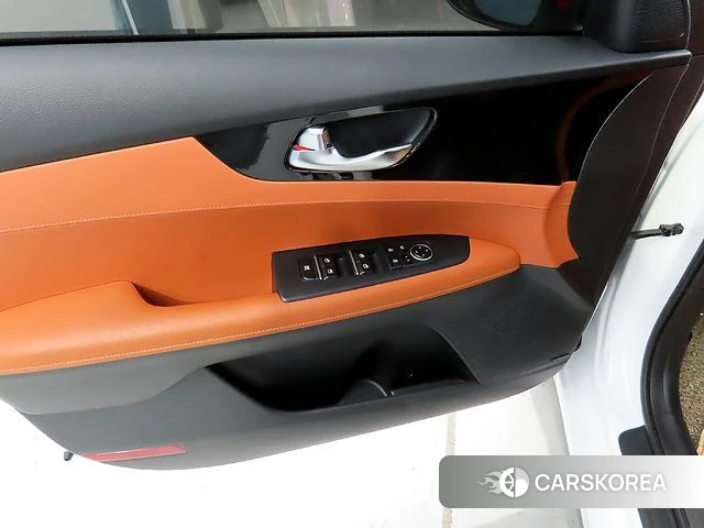 Kia The New K3 2nd generation 2022 Белый из Кореи, фото 5