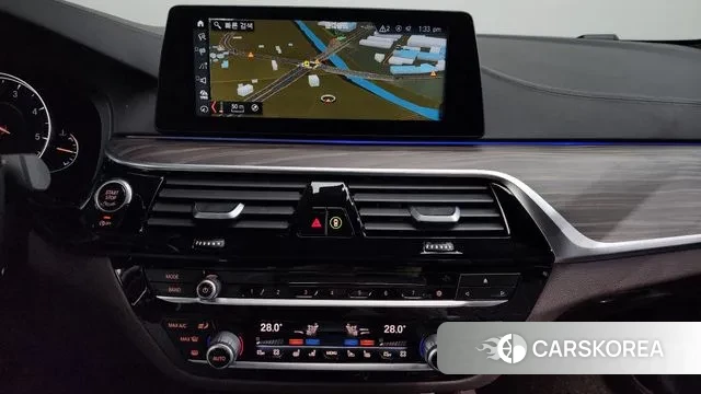 BMW 5 Series (G30) 2018 Белый из Кореи, фото 5