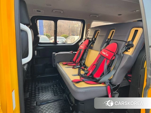 Hyundai Staria 2023 Желтый из Кореи, фото 5