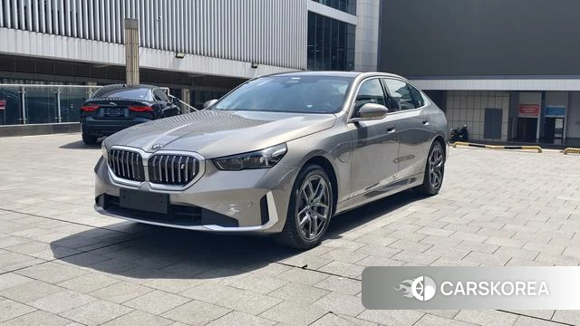 BMW i5 2025 Серебристо-серый из Китая, фото 5