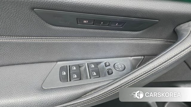 BMW 5 Series (G30) 2018 Белый из Кореи, фото 5