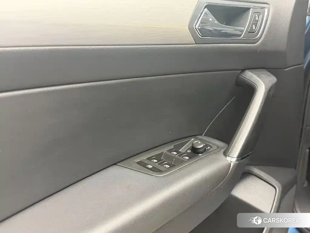 Volkswagen Touran L 2023 Синий из Китая, фото 5
