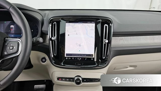 Volvo XC40 2025 Черный из Кореи, фото 5