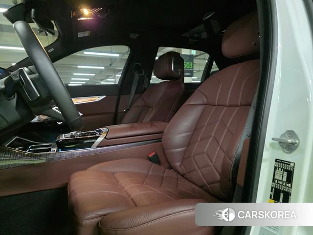 BMW 7 Series (G70) 2024 Белый из Кореи, фото 5